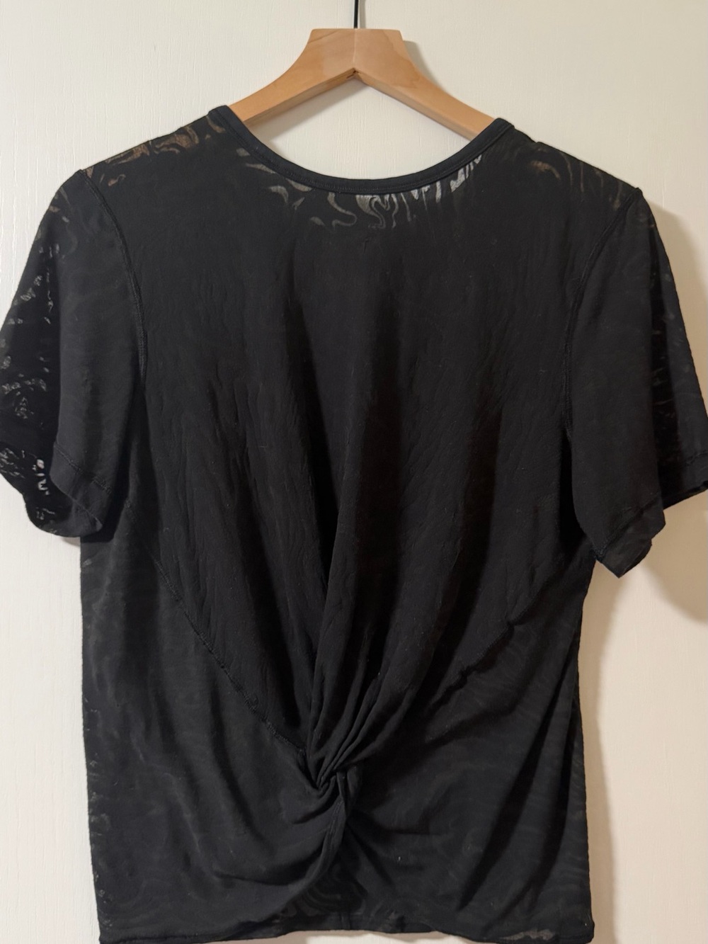 Lululemon Crescent Front-Knot T-Shirt - Medium, Black Patterned